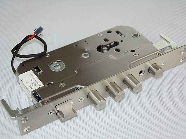 乌拉特前24小时上门开锁公司